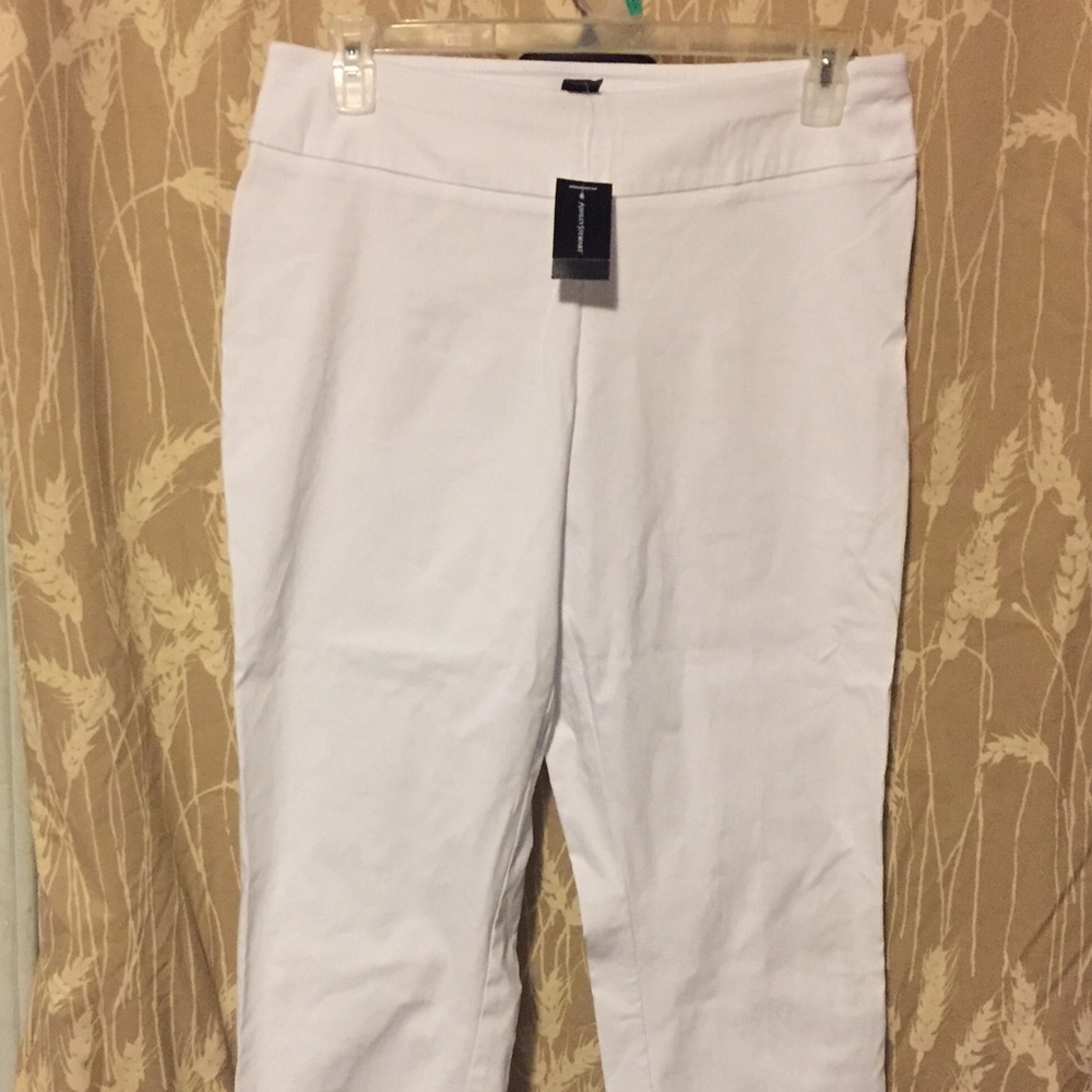 White, pull on Capri